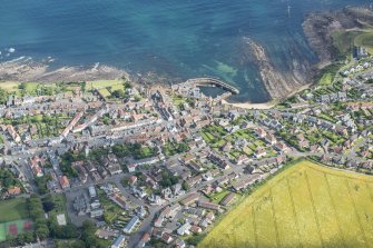 Oblique aerial view of Crail, looking SSE.