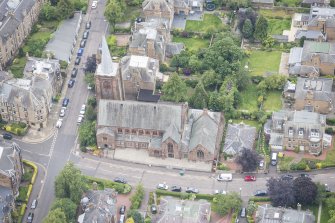 Oblique aerial view of Morningside South United Free Church, looking NNW.