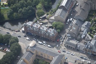 Oblique aerial view of 445 - 459 Great Western Road, looking SSW.