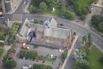Oblique aerial view of Barony Parish Church and Statue of King William III, looking E.