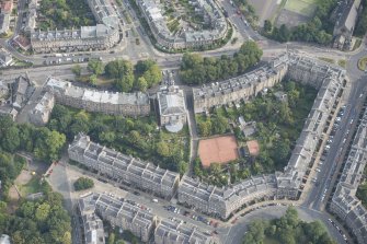 Oblique aerial view of Bellevue Crescent, St Mary's Parish Church, Scotland Street, London Street and Drummond Place, looking E.