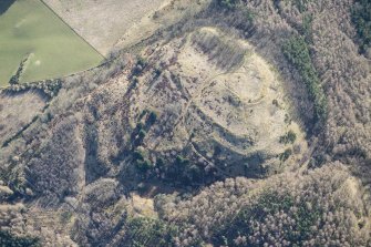 Oblique aerial view of the fort at Moredun Top, Moncreiffe Hill, looking E.