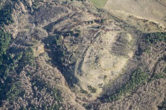 Oblique aerial view of the fort at Moredun Top, Moncreiffe Hill, looking NE.