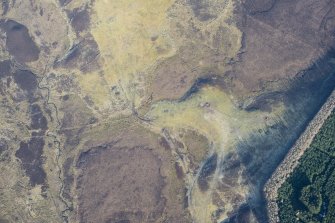 Oblique aerial view of a cairn, a farmstead and cultivation remains at Allt Corra-Lairige, Glen Shee, looking NNW.