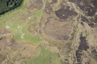 Oblique aerial view of a Pitcarmick building and rig at Lair in Glen Shee, looking SE.