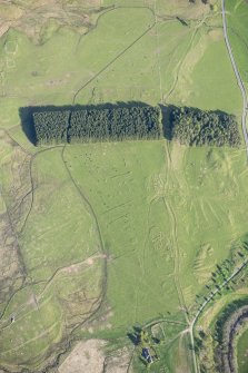 Oblique aerial view of the townships, field system and rig at Gleann Fearnach on the slopes of Creag Dubh Leitir, looking ESE.