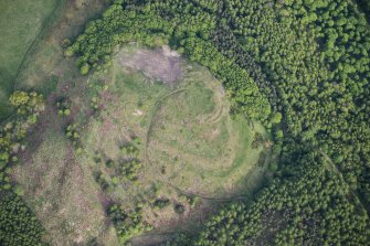 Oblique aerial view of the fort at Moredun Top, looking SE.