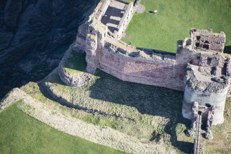 Oblique aerial view of the Douglas Tower and Mid Tower at Tantallon Castle, looking NE.