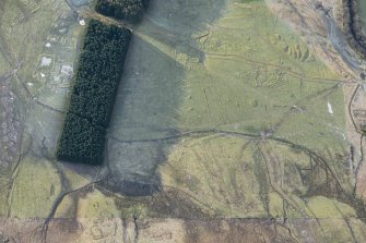 Oblique aerial view of the townships, farmsteads, field boundaries and rig at Craig Dubh-Leitir, looking SW.