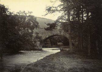 General view of Innerleithen Old Bridge
