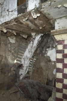 Detail of north cruck at west wall.