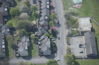 Oblique aerial view of 104 -138, 140 and 142 Balgrayhill Road, looking S.