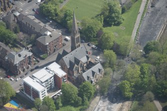 Oblique aerial view of Camphill Queen's Park Church and Hall, looking E.