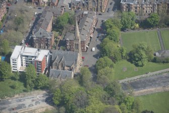 Oblique aerial view of Camphill Queen's Park Church and Hall, looking NNE.