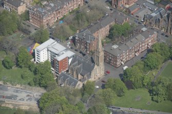 Oblique aerial view of Camphill Queen's Park Church and Hall, looking N.