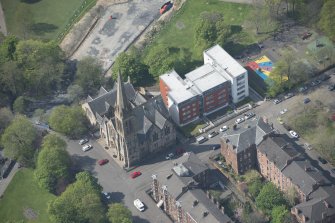 Oblique aerial view of Camphill Queen's Park Church and Hall, looking W.