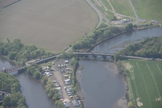 Oblique aerial view of White Cart Bridge, Inchinnan Bridge and Rolling Lift Bridge, looking WSW.