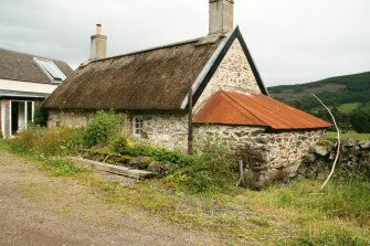 General view of restored probable 18th century cruck framed  cottage with thatched roof; Nether Tullicro, Dull.