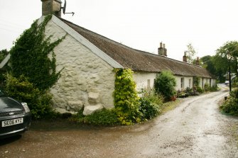 General view, row of 18th century cottages; West End Cottages, Rait.