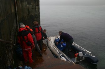 Departing from the quay