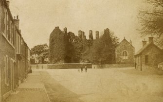 View from St Cuthbert Street from east.
Titled 'Kirkcudbright Castle'.
PHOTOGRAPH ALBUM No 25: MR DOG ALBUM