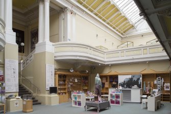 Shop/entrance hall. General view.