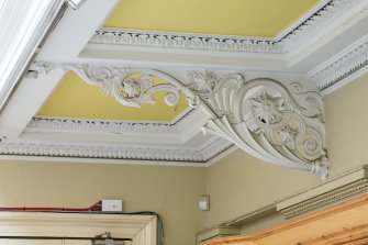 Shop/entrance hall. Detail of bracket.