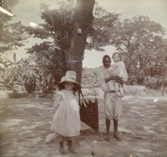 Group under tree, titled 'Lorna, Mazoe, Walter'; 'Glen Lorne, Rhosdesia 1907'. 
PHOTOGRAPH ALBUM NO.116: D M TURNBULL
