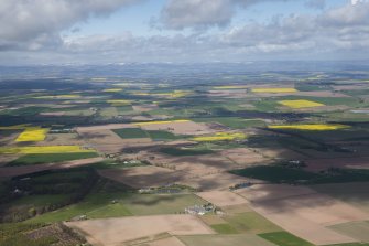 General oblique aerial view of Strathmore, centred on Inverkeilor.