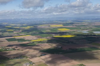 General oblique aerial view of Strathmore, centred on Inverkeilor.