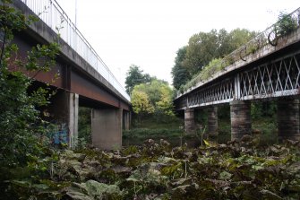 View of Cambuslang footbridge (left) and Cambuslang Bridge (right) from NNW