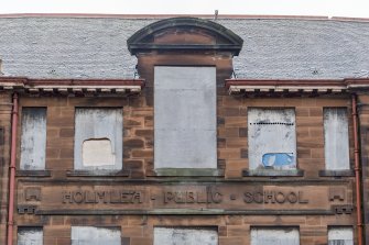 Detail of inscription on south face 'Holmlea Public School'.