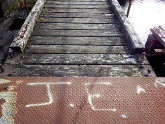 Graffiti at the SE end of graving dock no. 2.