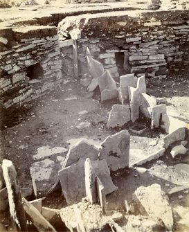 Photograph of Keiss Road Broch, entrance through encircling wall.