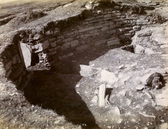 Photograph of Skirza Broch. Entrance to chamber in the wall. 