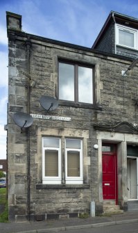 View from south showing detail of Nos 2 and 4 High Beveridgewell, Dunfermlione, with original street plaque for Dalruby Terrace