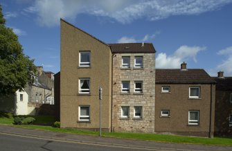 View from west showing Moodie Street elevation of Nos 10-16 Kirklands, Dunfermline