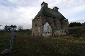 Historic building survey, S and E-facing elevation, general view, Pathbrae Maltings Building, Kirkliston