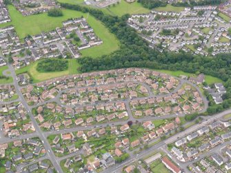 General oblique aerial view of Forthview and Grahams Crescent, and Hillcrest and Brewlands Areas of Townscape Character, Bo'ness, taken from N.
