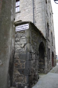 View from south showing Library signage on wall of former Warehouse, Scotland's Close, Bo'ness.