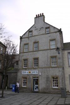 View from north showing No 74 North Street, Bo'ness.