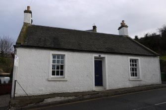 View from west showing No 19 Church Wynd, Bo'ness.