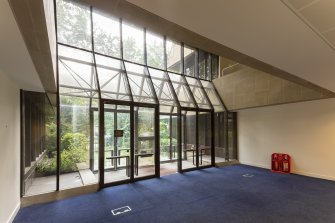 Interior view showing entrance lobby on ground floor of No 105 Dundas Street, Edinburgh.