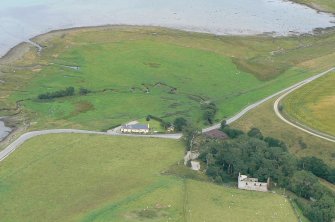 Oblique aerial view of Skelbo Castle, south-east of the Mound on Loch Fleet, East Sutherland, looking SE.