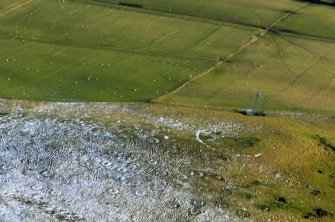 Oblique aerial view of enclosure at Cnoc Ravoch, near Dingwall, Easter Ross, looking SE.