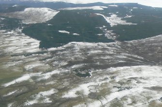 General oblique aerial view of part of the Strath Sgitheach of the River Peffery  W of Dingwall, Ross-shire, on the left, and of upper Strath Sgitheach on the right, looking W.