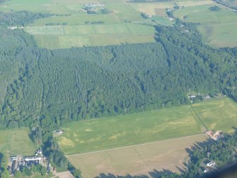 Aerial view of Belladrum Steading and cropmark fields, near Kiltarlity, W of Inverness, looking SE.