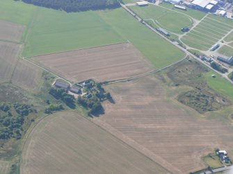 An oblique aerial view of Gilchrist, near Muir of Ord, Black Isle, looking SW.