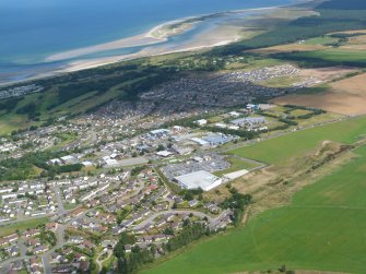 Oblique aerial view of E outskirts of Nairn, looking NE.