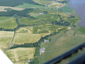 Oblique aerial view of the Bellevue and Tarradale Mains area, N shore of Beauly Firth, looking NE.